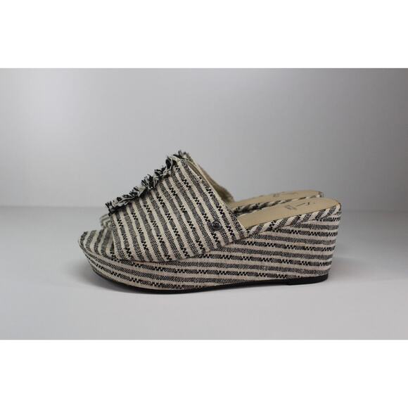 Simply Vera - Vera Wang Wedge Heel, Size W7 (US SELLER) - Good Condition - Picture 3 of 6